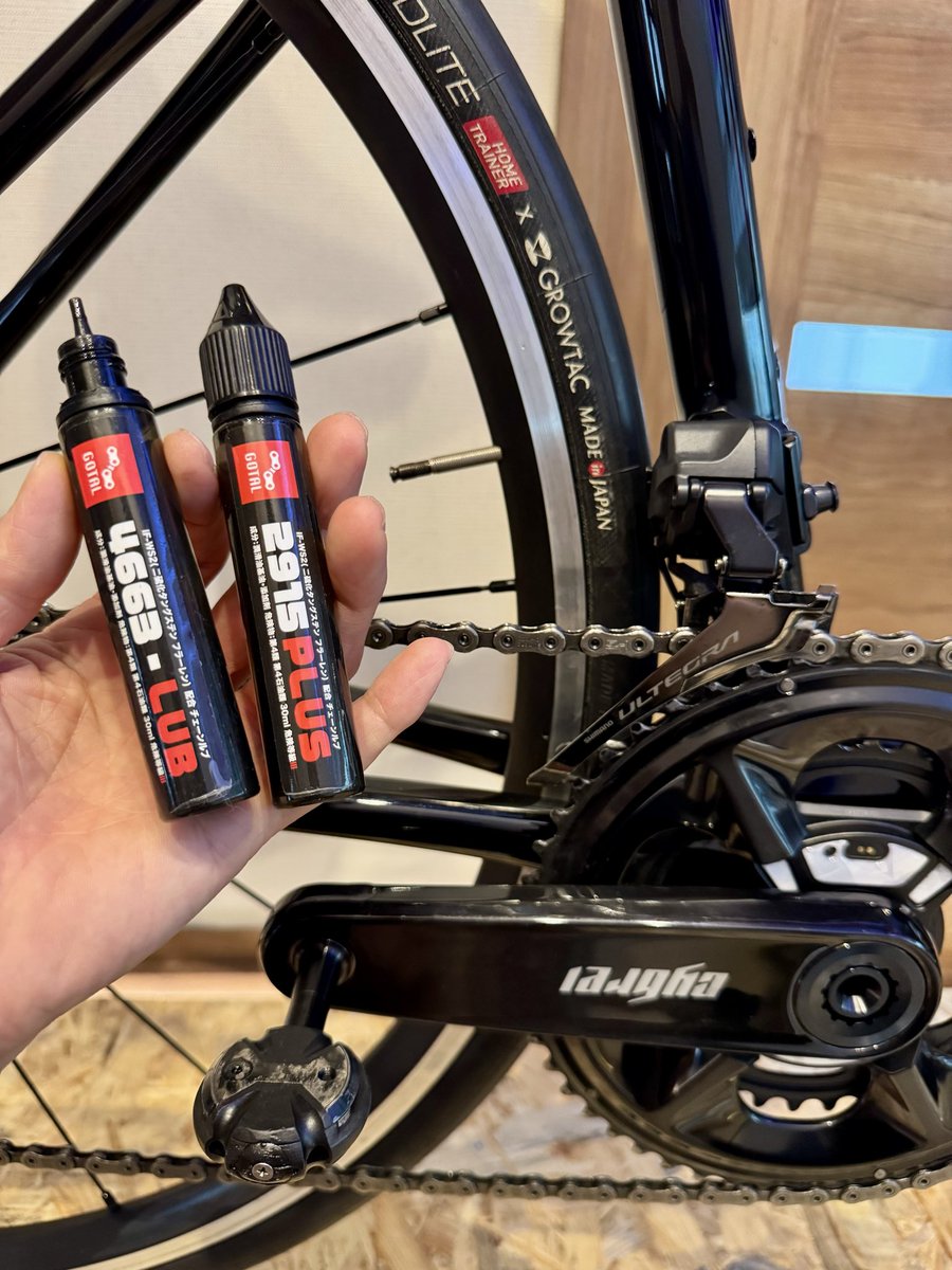 YAMATAKE_ZWIFT's tweet photo. 注油完了💧
ローラーは4663で長持ち
外は2915PLUSでメチャ軽い❗️
ワックス系と違ってカスが飛ばなくて好き
#GOTAL https://t.co/EwGkYIYKbB