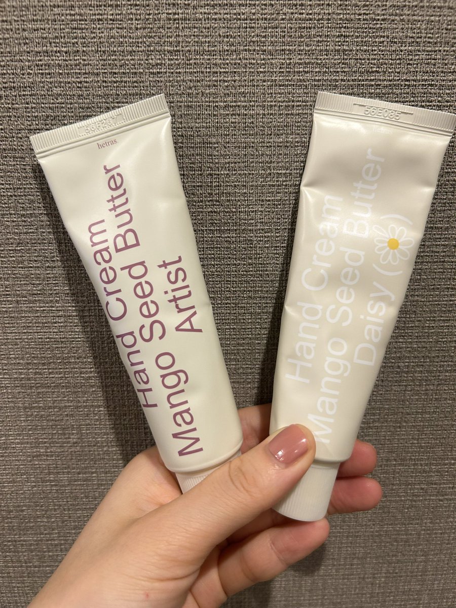 yukaTyTy's tweet photo. 購入プレゼント企画🎁
ハンドクリーム届きました💕
ヘトラスのハンドクリームはベタつかないし、良い香りなので大好き😘
持っていたハンドクリームと比較しても、2種類とも良い香り🌸 https://t.co/5ZS9lWNNHt