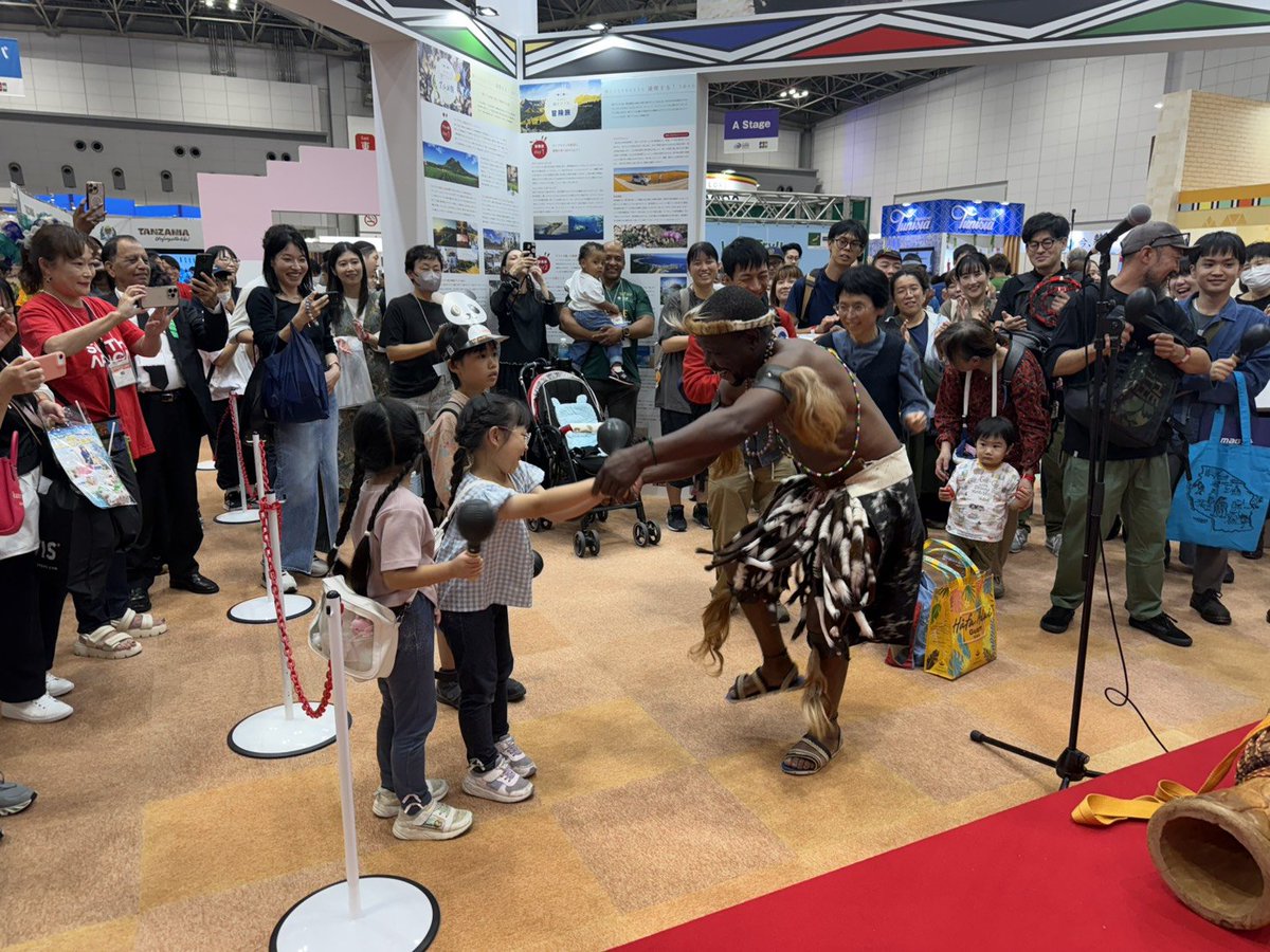 GoToSAJP's tweet photo. ツーリズムEXPOは明日まで。南アフリカ観光局ブースは今年も笑顔がいっぱい。ぜひ遊びにきてください。#ComeFindYourJoy #VisitSouthAfrica #TourismExpoJapan https://t.co/99gy0Q7Gdo