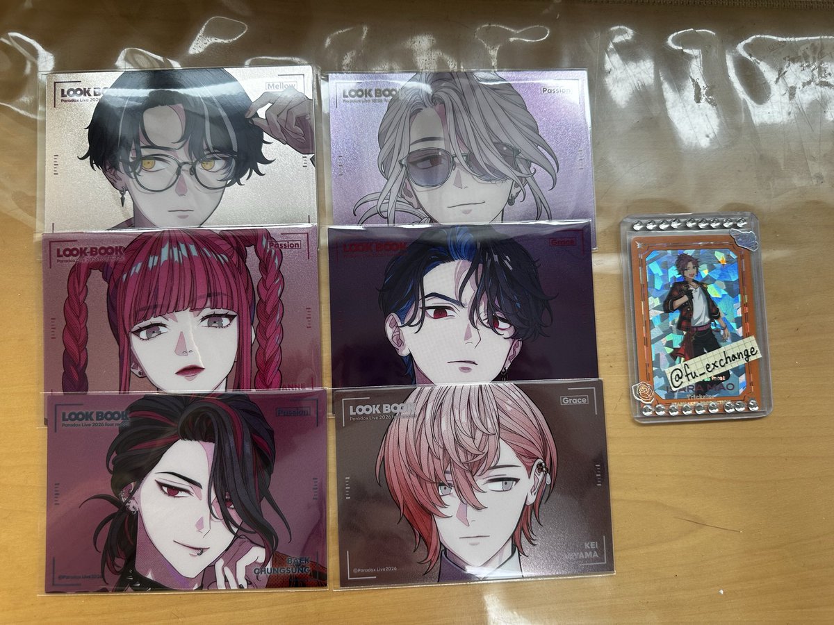 fu_exchange's tweet photo. 【交換】パラライ ParadoxLive LOOK BOOK 缶バッジ Gプリ メタカ 特典

譲)画像1～4

求)画像5

＊郵送希望
＊全て決め切りたいためまとめての方優先
＊お返事に時間がかかる場合があります
＊お気軽にお声かけください

よろしくお願い致します。 https://t.co/hFMn8b56nz