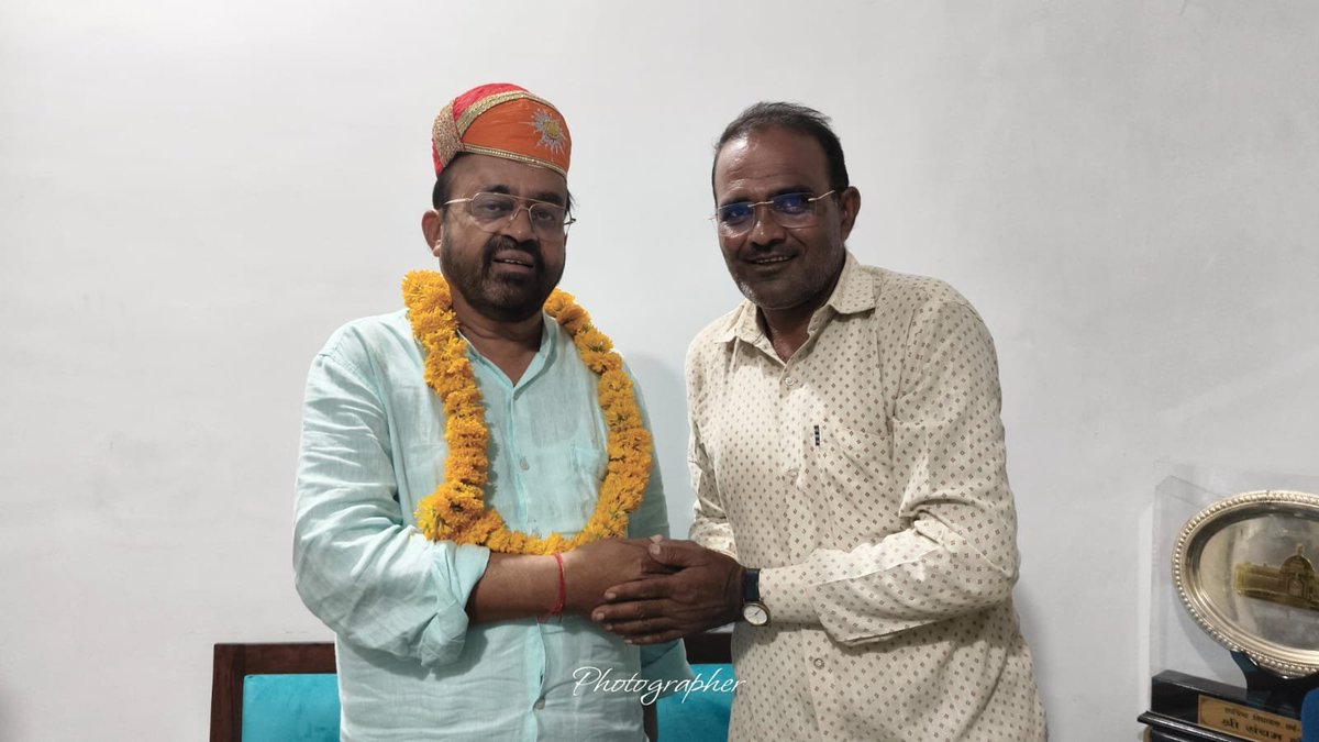 Neebaramgarasi2's tweet photo. कांग्रेस के पूर्व विधायक श्री संयम लोढ़ा जी की हत्या की साजिश की खबर बेहद गंभीर और चिंताजनक है। AGTF और पुलिस की सतर्कता  साजिश विफल हुई। 
इस मामले की उच्चस्तरीय जांच एवं दोषियों के खिलाफ सख्त कार्रवाई होनी चाहिए।
श्री संयम लोढ़ा जी की सुरक्षा की पुख्ता व्यवस्था की जानी चाहिए। https://t.co/Njj8KwTFab