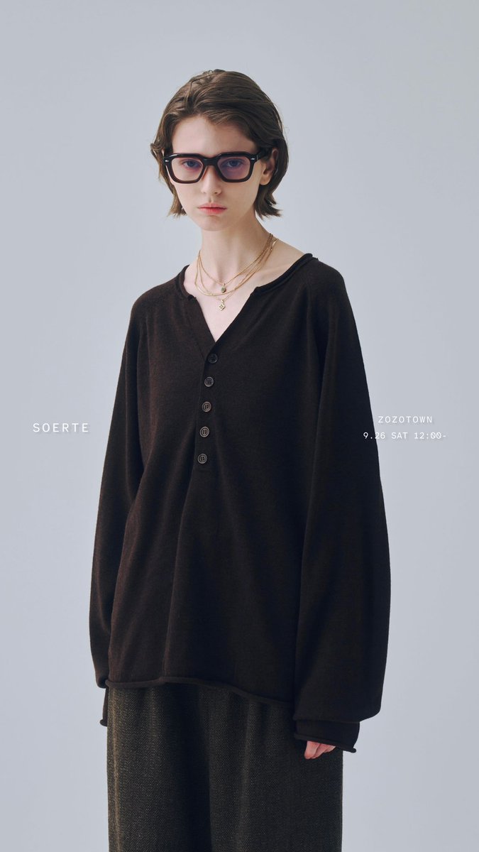 _Rhaus__'s tweet photo. -ZOZOTOWN-
まだ知られてない、首周りにデザインを加えた
変形ヘンリーネックニットが最高に可愛い https://t.co/60EQq52QiG
