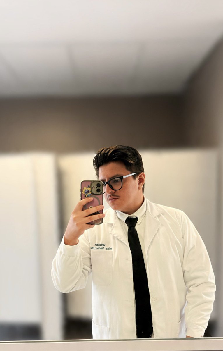 Sach291998's tweet photo. Wey, que loco ha sido ser estudiante de medicina 🩺👨🏻‍⚕️. https://t.co/7P37OTS0pJ