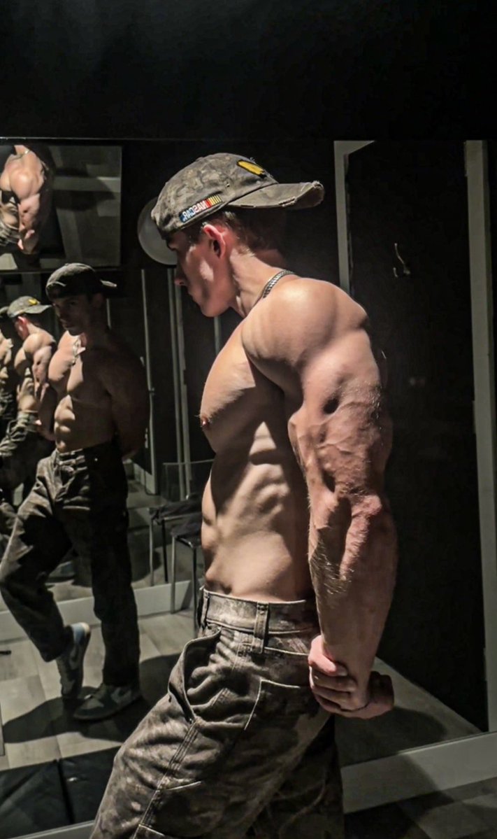 Findom_maCK2's tweet photo. Biggest 18 year old in FinDom
Dm me "obedience" for drains and calls.

Telegram ~ https://t.co/gv5qJvyFoj

#musclelover  
#muscleman  
#workout https://t.co/kKvEbBYQy8
