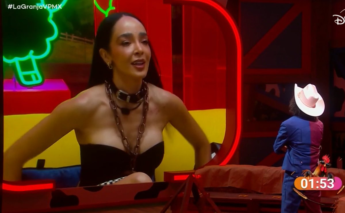 ajimenez1584's tweet photo. Te pongo en charola de plata a bebeshita, inche Mane proxeneta, y luego luego se quita el saco para enseñar las shishis, que pedo con esta mujer, no tiene argumentos y termina en modo Acapulco shore, que no mame, perdon... que no mane jajajaja #LaGranjaVpmx #LaGranjaVipmx https://t.co/5EFhgJOwur