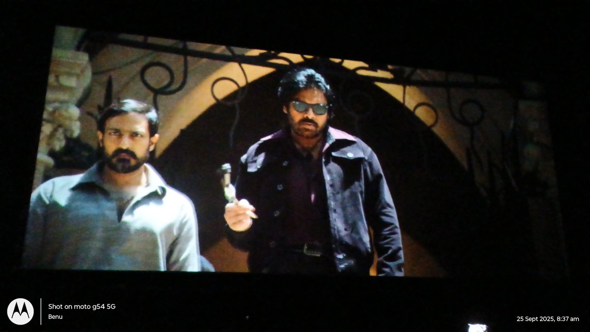 meejayanth225's tweet photo. OG release mundu pakkana pedithe...ee one year lo prathi roju OG ni thaluchukovadame...okka roju kooda miss avvaledhu...that's the sign & impact padindi aa level lo...emantaav bro correct ee naa @SairaamKalyan
#1yearForOG
@Sujeethsign @MusicThaman @dop007 @manojdft https://t.co/sCcywUvX2r