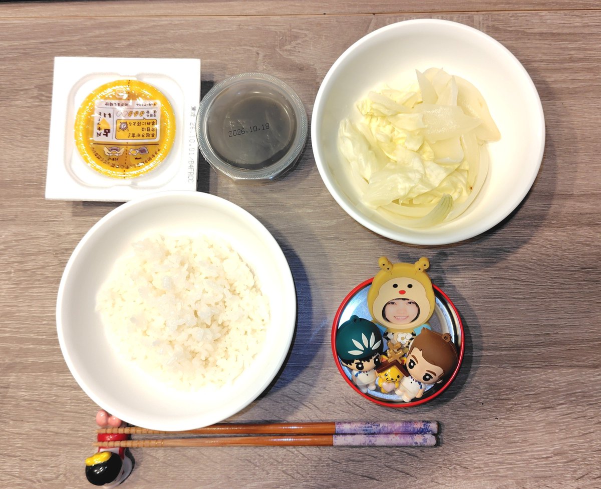 tsubami4708's tweet photo. 今日の昼飯
🟢納豆ごはん
🟢もずく酢
🟢玉ねぎとキャベツの温サラダ
 #いただきます https://t.co/H8TC31sfzG