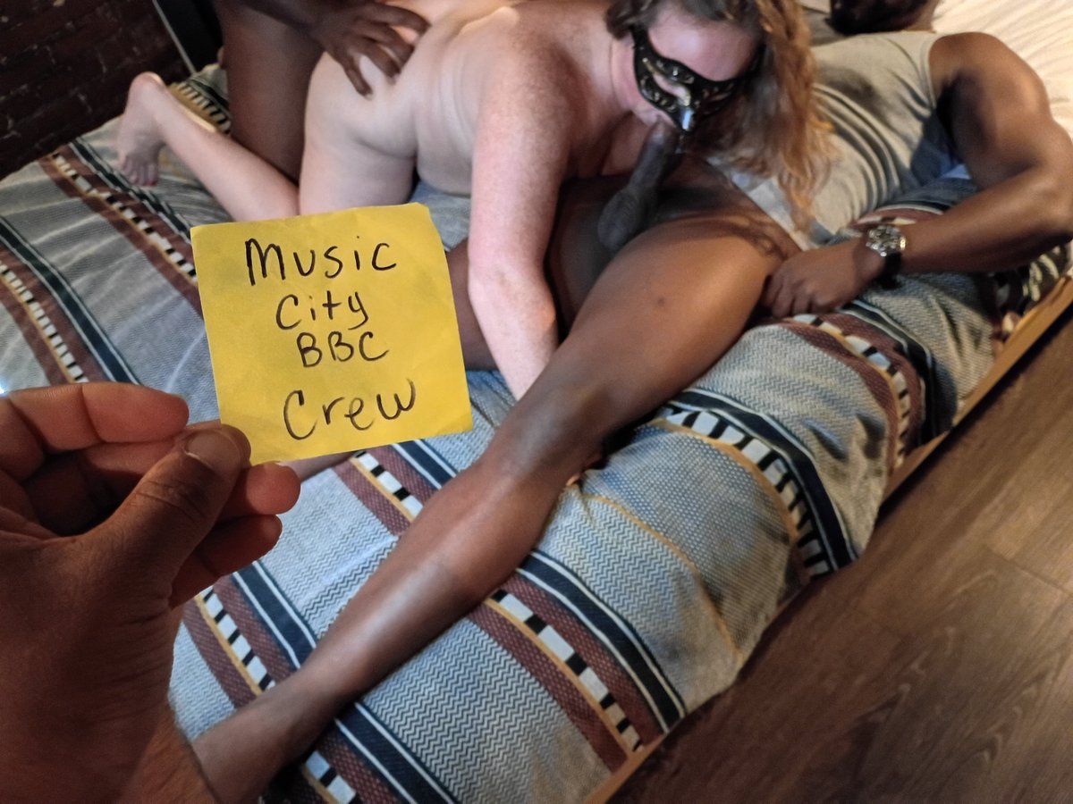 85rams_core's tweet photo. Hotwife Crew Action In Real Time In Downtown Music City Nashville With The Sexy Hotwife @SaltandPaprikaa https://t.co/2wsl0WDvyT