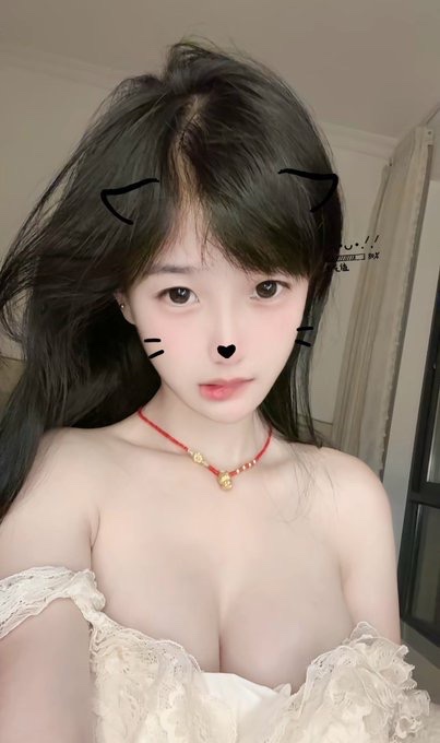 Blythevl1k's tweet photo. 有男生要打飞机的举手🙋🏻‍♂️   

刚睡醒拍的Lou体照😛

不要🚪来了直接给😇 https://t.co/D96b75KvIP