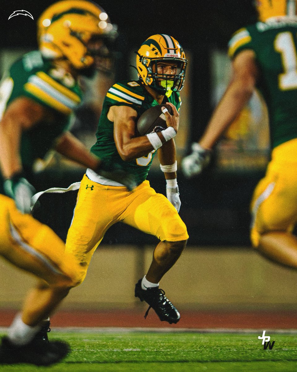 EdisonChargerFB's tweet photo. 📸 from the 1st half

📸: @JPWestMedia @jclingan https://t.co/v9ng8ZOh6Z