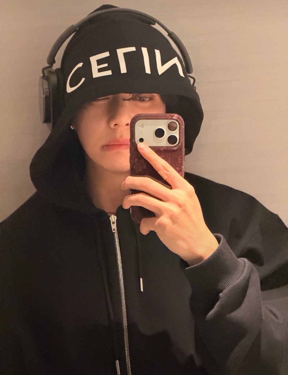 letkholl's tweet photo. hoodie and a mirror full of memories https://t.co/m1OF3fcva4