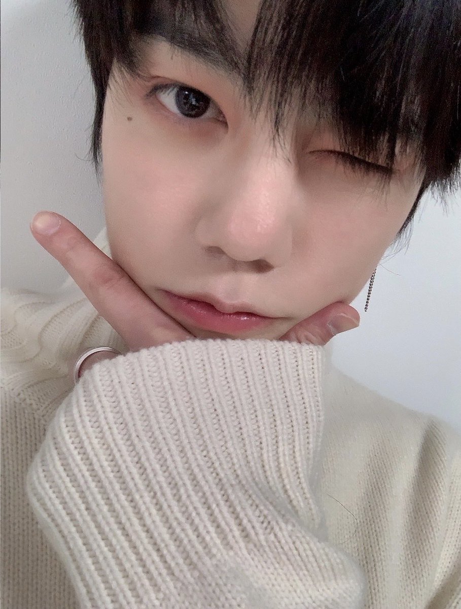 flywithgu's tweet photo. 나 훈프들을 위해 몇 개만 더 올려볼게요 .. 💛

((타래로 이어짐)) https://t.co/IwkoYDP3yg