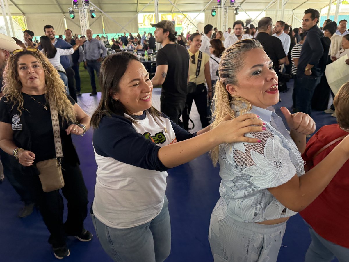 JudithJuarezGz's tweet photo. Hoy, desde Salamanca, celebramos dos años del Gobierno de la Gente. Me llena de orgullo acompañar a nuestra Gobernadora @LibiaDennise y seguir trabajando desde el ISSEG, cerca de las y los jubilados y de nuestra gente. 💙 #2AñosConLaGente https://t.co/SHr8MSR8Ku