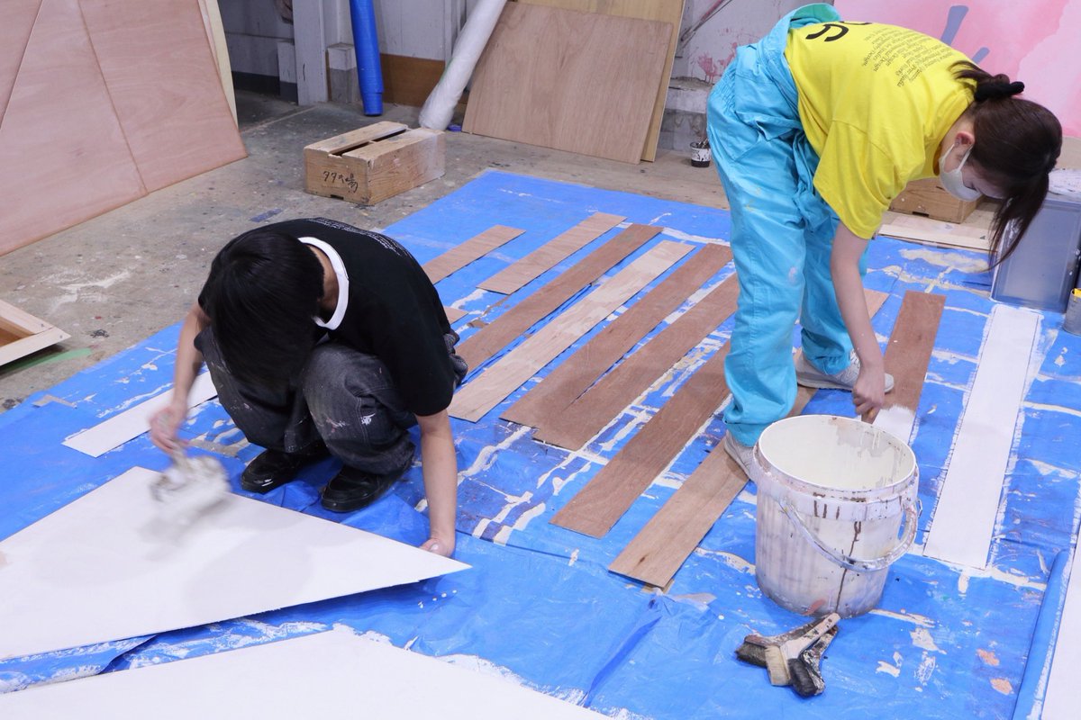 tama_rivers's tweet photo. 🍽️タマリバーズ制作風景🍽️

今回は、美術班です🎨
タマリバーズの舞台を彩るセットや小道具などを制作しています！
本番では、どのような空間を生み出してくれるのでしょうか？？✨
#パラライス　#タマリバーズ
 #広場演劇 #ダンスバトル https://t.co/wxw6oY68ja