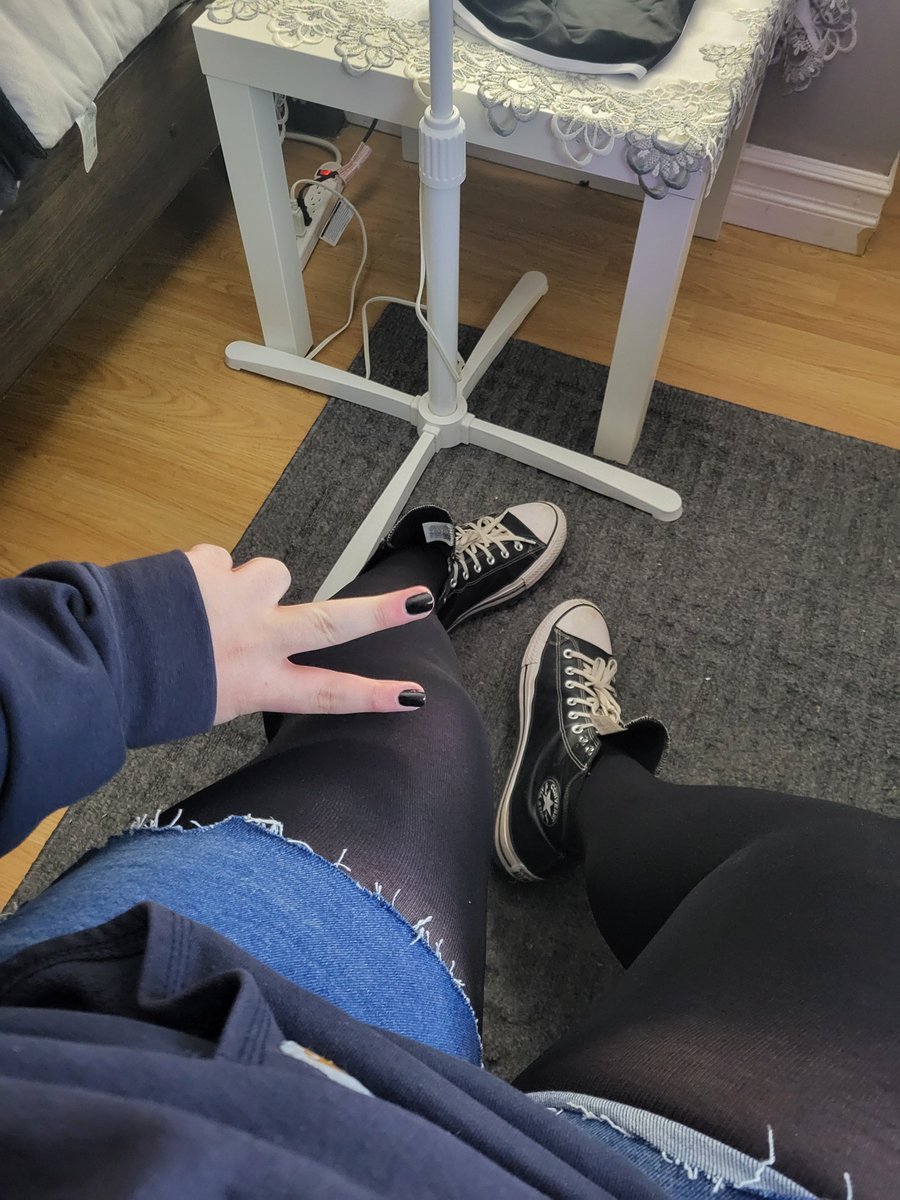 HeyItsVstar's tweet photo. My outsit going out today wasn't much but felt cute! ^w^~π
πΰ§Λββ©β§β #Vtuber #Femboy #Foxtuber #FemboyVtuber ββ©β§βΛ౨π https://t.co/Gt0y9NYyiy