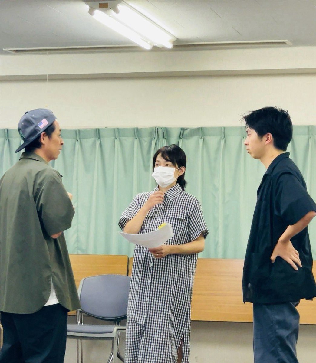 imamurayoshino's tweet photo. ぶたのちょきんばこ

お稽古始まりました♪♪♪

作演出の野依さんは、昨日初めましてだったけど、すごく笑顔が優しくて癒された。こんな人がやってる居酒屋飲みに行きたいなぁ〜入り浸りたいなぁ〜🍺感想がのんべぇですね😅

ご予約いただいた皆様へ
わたし、今回めちゃ美味しい役やぞー！笑笑 https://t.co/PcWPKYVGWD
