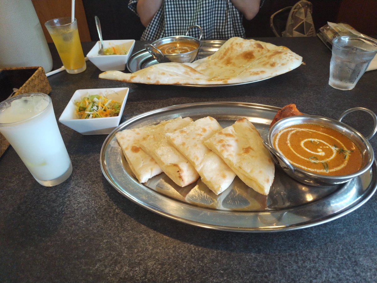 EwinbeeK's tweet photo. お昼はチーズカレーナン🍛
おかわりが1枚無料なんだけど
そもそも量が多いから
とてもおかわりなんて出来ない😂 https://t.co/NK0glxcEs3