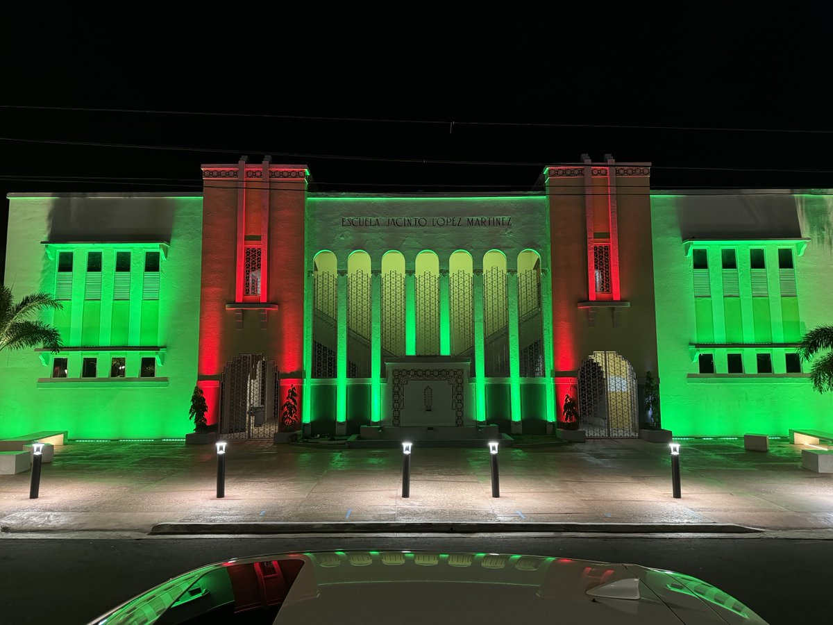 davsot's tweet photo. Dorado ciudad inteligente

– Iluminación nocturna, nada de focos solares baratex
– Aceras anchas y cruces con materiales de alto contraste visual (bloques sí, adoquines no)
– Eliminación de verjas de edificios públicos 
–  Invertir en los centros urbanos https://t.co/c2y1gk8A98