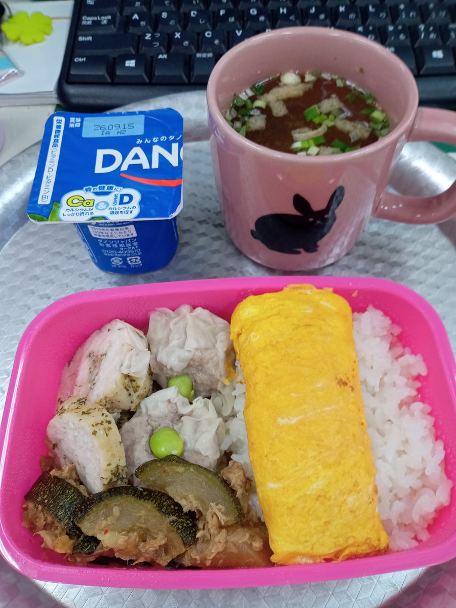 cherrymarch's tweet photo. ここ最近のおべんとうたち①。忙しくても作っていたのは買いに行く時間がなかったから。 https://t.co/hZAOUFBqPP