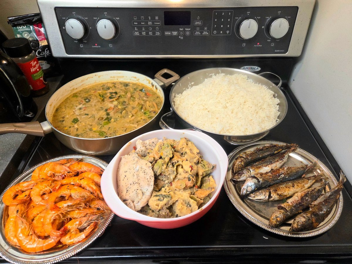 ERGardenerChef's tweet photo. It's start of the weekend! It means, I have to cook extra! As usual, we'll be at our Point Roberts 🇺🇸 property this weekend. I'll be doing yardwork, mostly gardening 👩‍🌾 related activities. As for my husband @albert_riopel, likely he'll be doing some cabin building 👷‍♂️ and related hobby activities. 

Anyway, here's what I cooked tonight, and likely our food for the weekend for the three (3) of us: me (@EarlaRiopel), my husband, (@Albert_Riopel), and my 78 years old mom.

My mom has a strict diet due to health issues (high blood pressure, diabetes, arthritis & Alzheimer), so I have to watch what I give her. I usually cooked food that she likes and avoid negative health complications. So far, it has been over two years, and she never caught any flu or common colds. She eats well; double or sometimes triple  of the portions of my own food consumption. 

Anyway, before this writing gets too long, here's what I cooked tonight and for the rest of the weekend.

Main Menu: 
*Seafood Medley on Coconut with Mixed Vegetables
* Fried Marinated Fish
* Fried Prawns
* Baked Chicken (see prior post)
* Tortellini Beef Pasta (see prior post)

Side Dish:
*Rice

Ingredients:
- Seafood Medley 
- Mixed Vegetables 
- Fish 
- Prawns
- Coconut Milk 
- Herbs 🌿  &  Spices
- Rice

Cooking Instructions: 

- First, fry Seafood Medley on an olive oil until 75% to fully-cooked. 
- Then, add herbs 🌿 & spices (parsley, oregano, salt, pepper, garlic, and onions); fresh or powdered are both fine. 
- Add few drops of soya sauce and oyster sauce (optional).
- Add the mixed vegetables. 
- Then, add a can of coconut milk, and stir. 
- Taste it. If it's too salty, add a small amount of milk. If it's too bland, add soya sauce or salt. 

- On a separate pan, fry the fish (marinated on salt, pepper, garlic, parsley & onions). Once fried, put in a serving platter.

- Also, on a separate pan, fry the prawns and put them in a serving platter.

- If possible, cook the 🍚 rice, while cooking the above main dishes.

Finally, serve all the food at the same time.

Enjoy! 🙂

Fun Facts: 
- Some of the mixed veggies were from our gardens in our Point Roberts 🇺🇸 & Lantzville 🇨🇦 properties. 
- The zucchinis were from my eldest daughter. 

I'll post a few photos 📸.