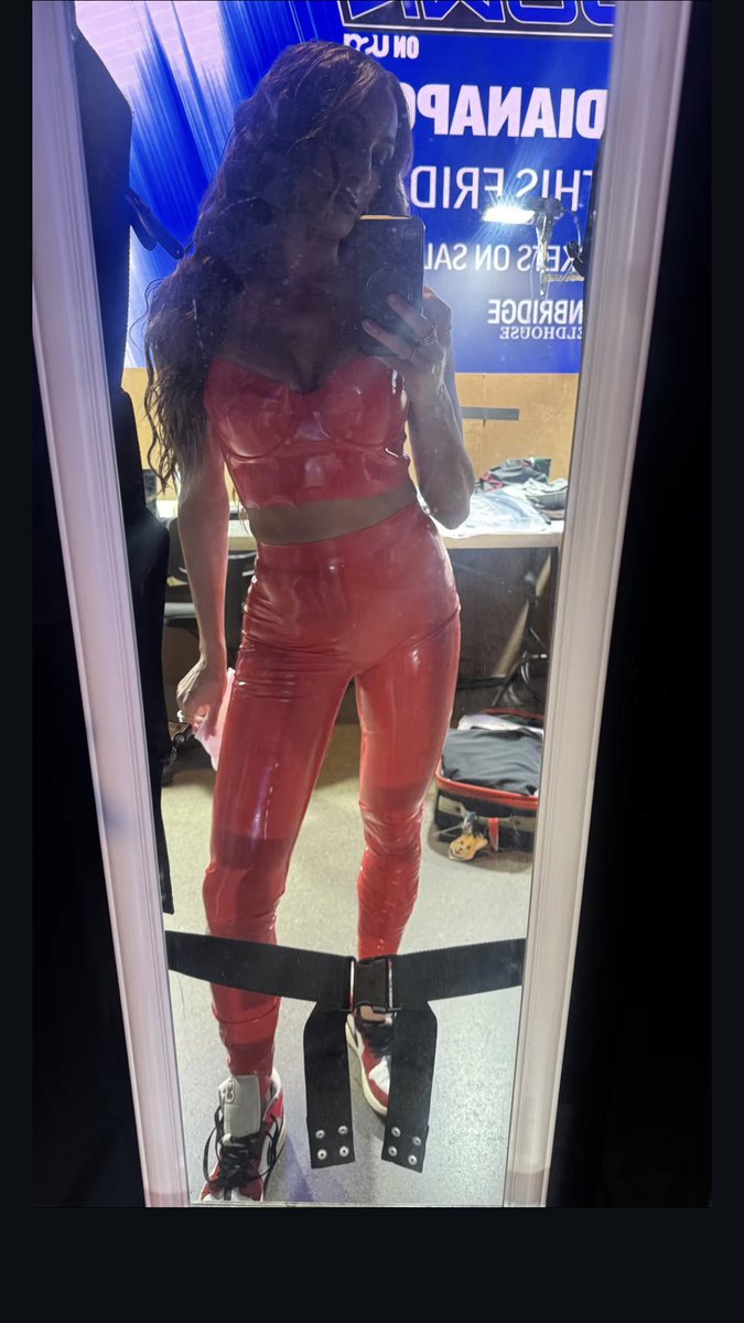 BRIZEEMODE's tweet photo. Nikki Bella #SmackDown 😍 https://t.co/1sZyWtUgG6