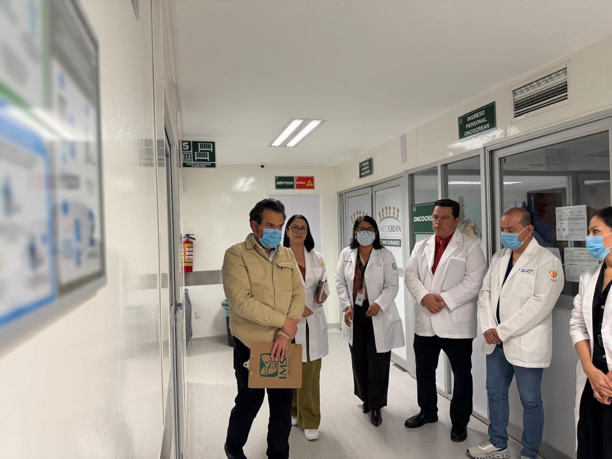 zoerobledo's tweet photo. Vine a Durango para reunirme con las madres, padres y familiares de las niñas y los niños que fallecieron en la Unidad de Cuidados Intensivos Neonatales del Hospital General de Zona No. 1.

A nombre del Instituto les ofrecí una disculpa, escuché sus preocupaciones y les comuniqué las medidas de apoyo, con un enlace directo para cada familia. Nos volveremos a reunir en 15 días.

Después, junto con el equipo de @Tu_IMSS que da seguimiento a las investigaciones, acudí al HGZ No. 1 para reunirme con el cuerpo de gobierno de la unidad. Revisamos las condiciones del hospital, su abasto e insumos médicos, para constatar que su operación sea segura.

Nuestro compromiso es informar con total transparencia a las familias y mejorar las condiciones del hospital y la atención que reciben pacientes y familias.