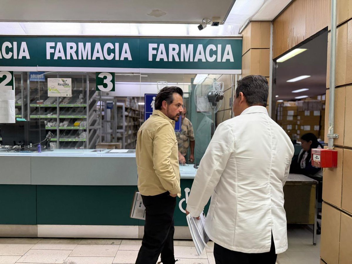 zoerobledo's tweet photo. Vine a Durango para reunirme con las madres, padres y familiares de las niñas y los niños que fallecieron en la Unidad de Cuidados Intensivos Neonatales del Hospital General de Zona No. 1.

A nombre del Instituto les ofrecí una disculpa, escuché sus preocupaciones y les comuniqué las medidas de apoyo, con un enlace directo para cada familia. Nos volveremos a reunir en 15 días.

Después, junto con el equipo de @Tu_IMSS que da seguimiento a las investigaciones, acudí al HGZ No. 1 para reunirme con el cuerpo de gobierno de la unidad. Revisamos las condiciones del hospital, su abasto e insumos médicos, para constatar que su operación sea segura.

Nuestro compromiso es informar con total transparencia a las familias y mejorar las condiciones del hospital y la atención que reciben pacientes y familias.