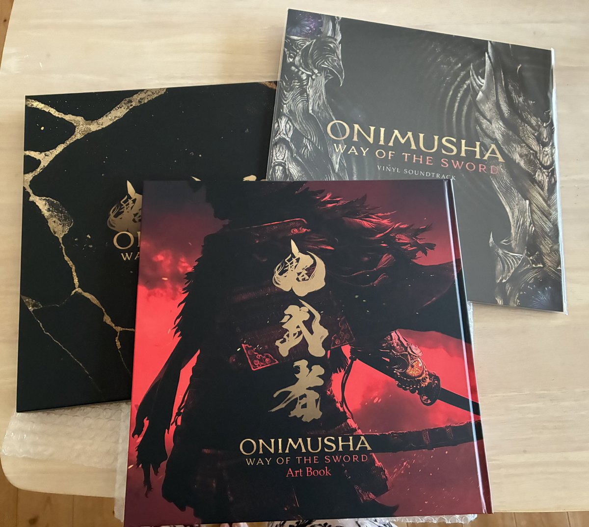 MaruyamadaMaru's tweet photo. うわあああアートブック届いたー！
最高ー😭 https://t.co/zZYnjv71OT