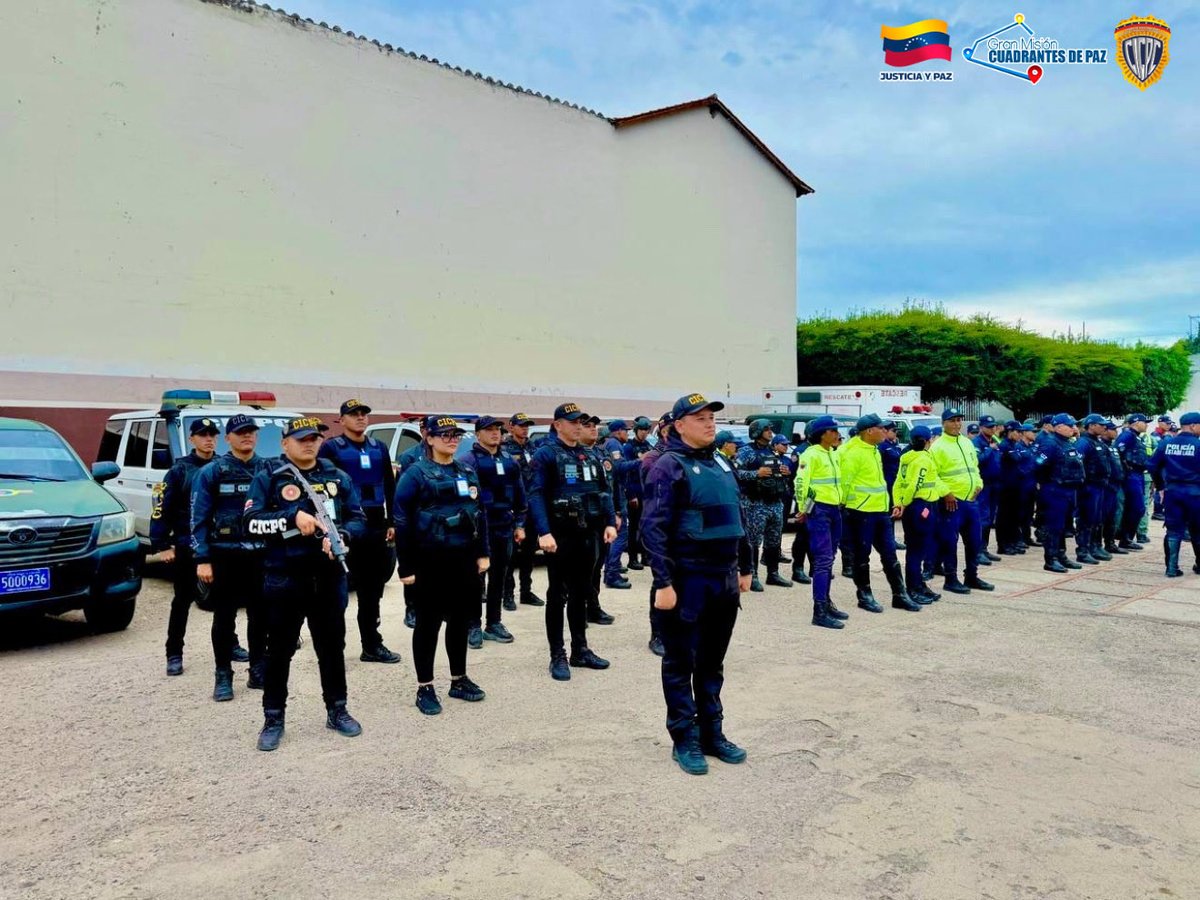 DMELTOCUYO's tweet photo. Garantizando la paz y tranquilidad de nuestro pueblo, este #25Sep se desarrolló un despliegue de seguridad ciudadana en el municipio Morán. En perfecta unión cívico-militar-policial protegiendo a nuestra gente. https://t.co/lOFraAlh7R