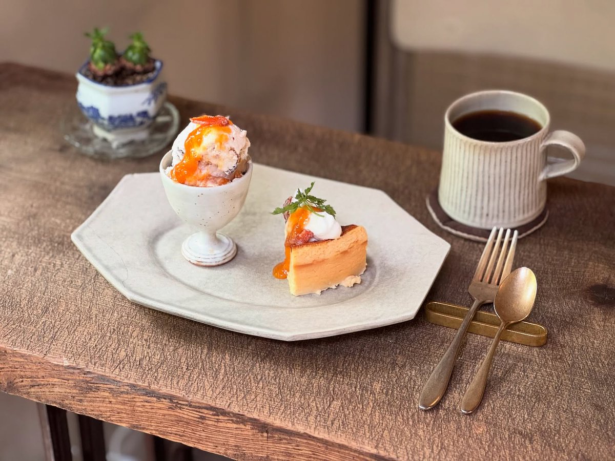 audreycampbellp's tweet photo. A two-part apricot dessert plate: baked cheesecake and nougat glacé. After trying many fruit dessert plates, this ranks among my favorites. The nougat glacé is heavenly, with sweet-tart apricot, raisins, and nuts. Fantastic with tart fruit! https://t.co/ewWIf3PqoO