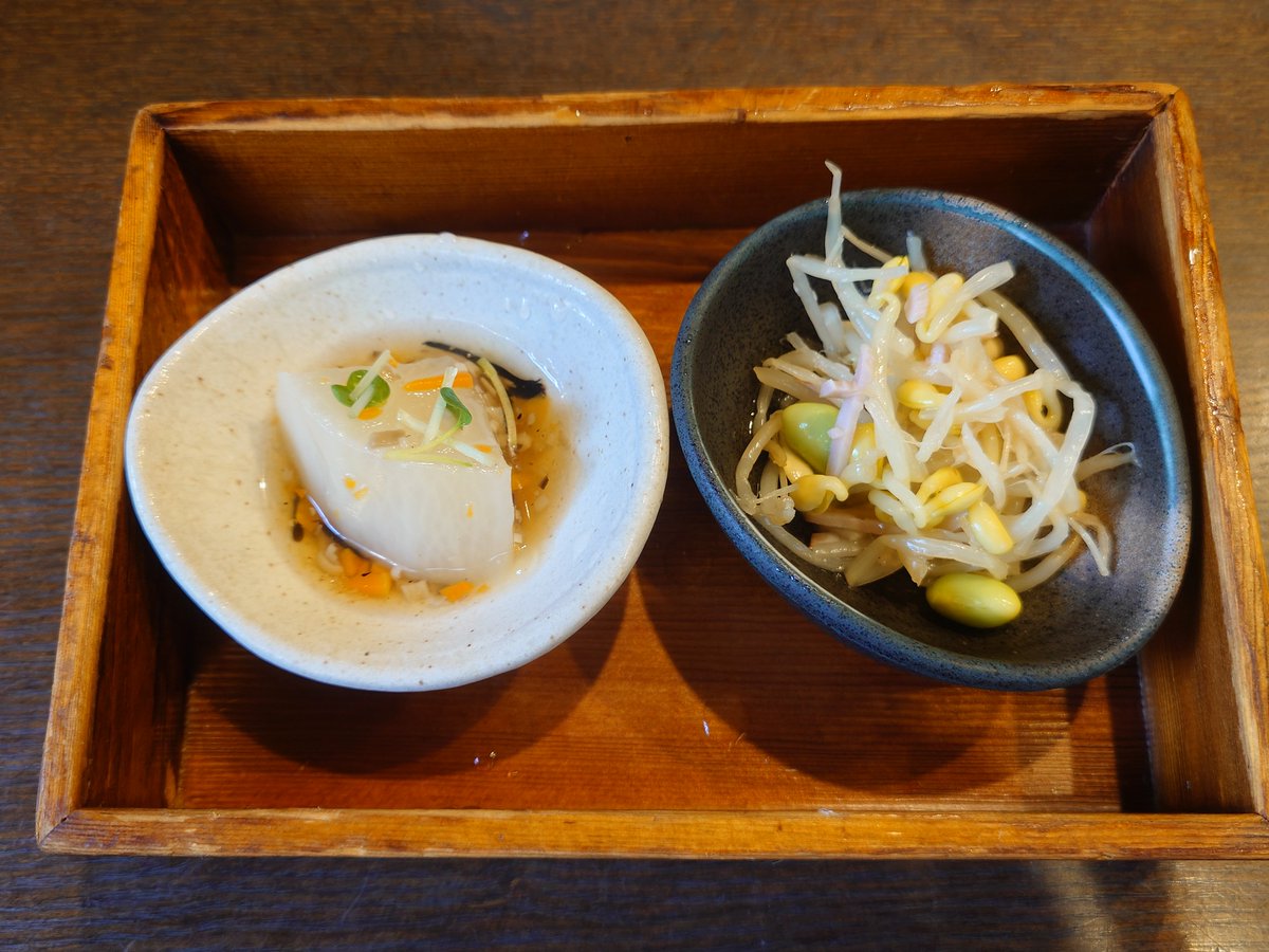 vej045532's tweet photo. こうみえて意外と積極的なので、サンマと舞茸の釜めし　@菜つ屋 つつじヶ丘 https://t.co/sMmVTUfPTL