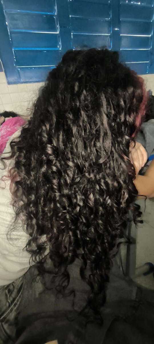LuaLis575983's tweet photo. eu tadinha nem parece q tava morrendo de colica
pelo menos meu cabelo tava bonito https://t.co/n9f514th5y