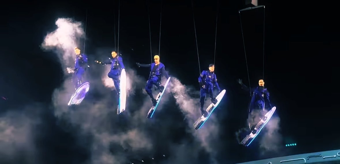 TanniaCarterBSB's tweet photo. Otros: ¿Por qué están tan caros los boletos, vuelan o qué?

Yo : pues...

Into The Millennium HOMECOMING

 #bsb #backstreetboys https://t.co/1uZGEKfaPK