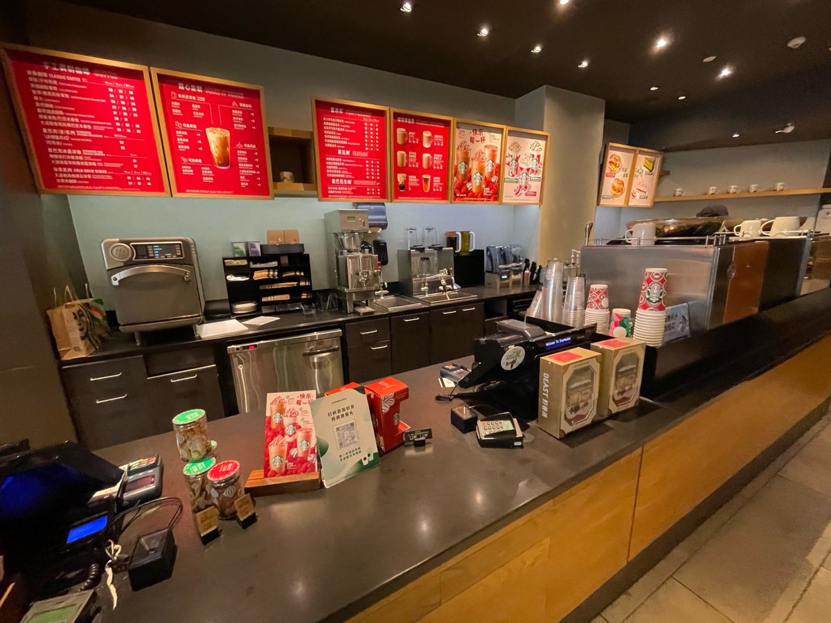 ErickHippl59's tweet photo. Just restocked our premium cold-brew coffee and grab-and-go sandwiches for your busy weekday runs! Swing by before work to grab your go-to picks https://t.co/2Ao7lcxqAN