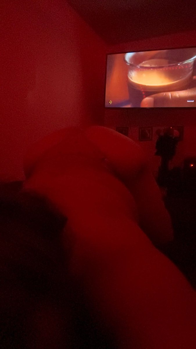 BrownSugarpgdf's tweet photo. Red lights, late-night vibes ❤️‍🔥👀”#LateNightVibes #RedLights #Tease #Flirty #18Plus #NSFW #AdultContent https://t.co/u3vpMUJMDx