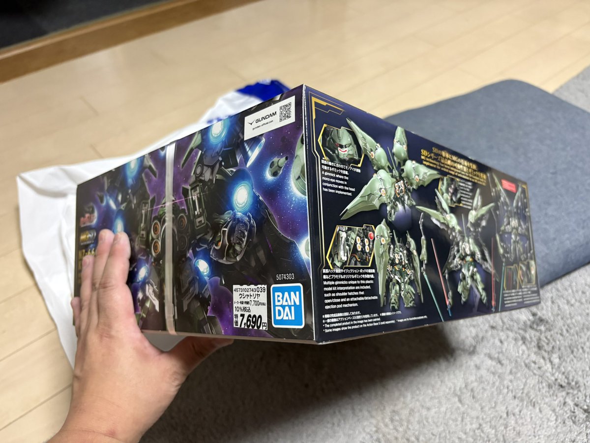 GlooRyo's tweet photo. MGSDクシャトリヤげと！
実質9時間並び。

ホント良かった。

誰だって欲しいものの発売日に必ずしも買いに行けるわけではない。
運が良かった。 https://t.co/ZudnFmXILn
