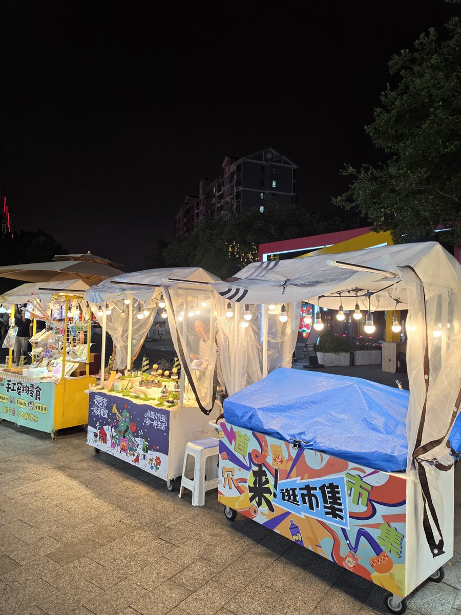 UniverseIce's tweet photo. The Galaxy S26 Ultra doesn't hold a candle to the iPhone 18 Pro Max when it comes to performance in low-light conditions https://t.co/HhvMxUBHgk