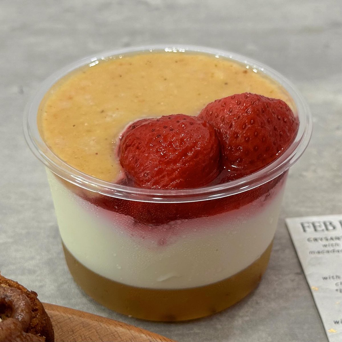 amelialee8mudwg's tweet photo. Ending the month strong with Dilutedcoke’s bake box ($43. 80): chrysanthemum panna cotta, carrot cake, pistachio tart, and genmaicha stone. Creative, balanced flavours with healthier ingredients that still taste indulgent. https://t.co/NA75R3JAGz