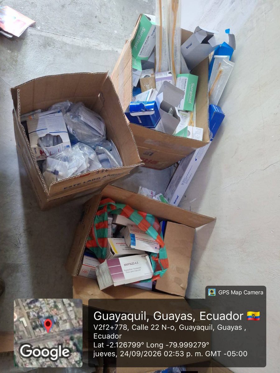 MinMedio's tweet photo. #Guayaquil
Medicamentos, insumos y dispositivos médicos, valorados en cerca de $100.000  y que eran comercializados de manera clandestina, fueron decomisados en una bodega que fue allanada por efectivos de la Fuerzas Armadas junto al Hospital Monte Sinaí, noroeste de la ciudad. https://t.co/2QIpjKdcjl