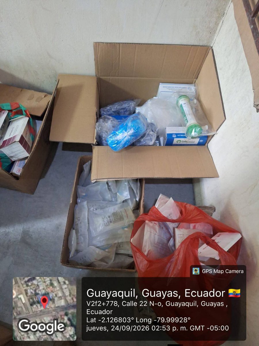 MinMedio's tweet photo. #Guayaquil
Medicamentos, insumos y dispositivos médicos, valorados en cerca de $100.000  y que eran comercializados de manera clandestina, fueron decomisados en una bodega que fue allanada por efectivos de la Fuerzas Armadas junto al Hospital Monte Sinaí, noroeste de la ciudad. https://t.co/2QIpjKdcjl