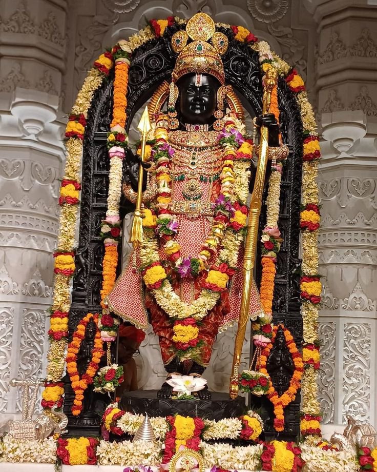 RamJanmbumi's tweet photo. नारायण को फूल माला प्रेम और श्रद्धा चाहिए धन और मीठे मीठे 56 भोग पकवान नहीं https://t.co/Wb2g7FCnvl