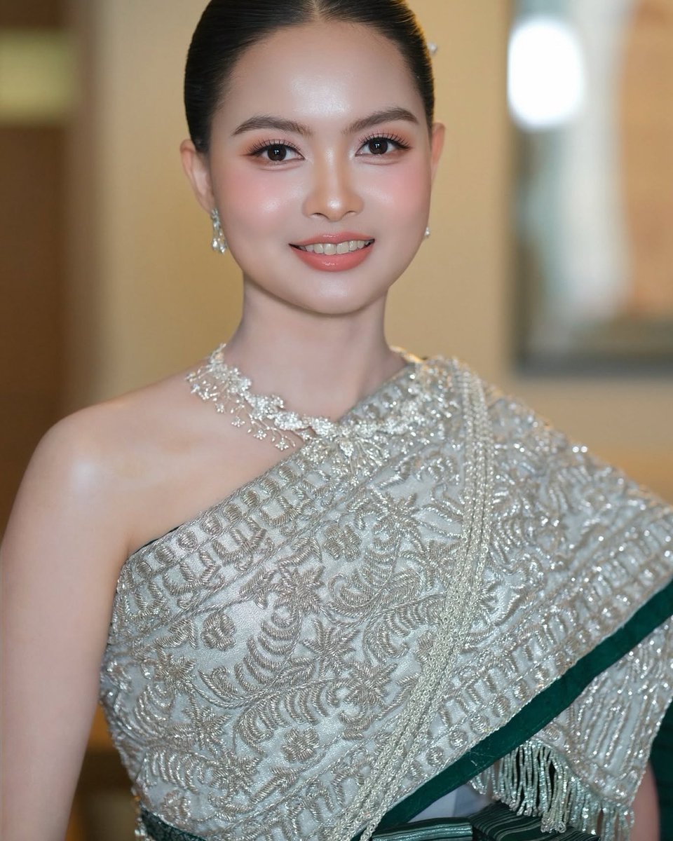 johncampbellfri's tweet photo. Pre-wedding

Photography: Nob Dane SamAngkar 
Makeup: Nhem Vitou 
Hairstyle: Chantha Hair 
Dress: ក្រុមការងារសំអាង https://t.co/uQMWc6eFMv