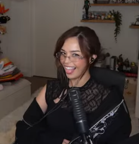 UnlikeLuna's tweet photo. Someone in chat said 'Ray Mond is so messy'

Rae: https://t.co/SPYssl7gwk