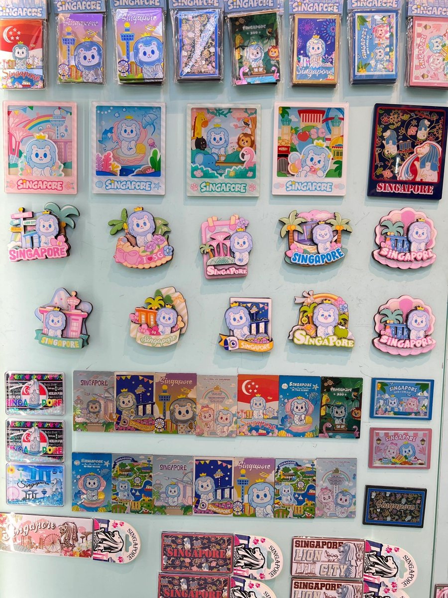 Pomelo_1551's tweet photo. found the cutest souvenirs in Singapore! 🦄  
Each one is so adorable that I can't help but want to buy them all for home.  
#Singapore #Merlion https://t.co/ynQXwAtWWF