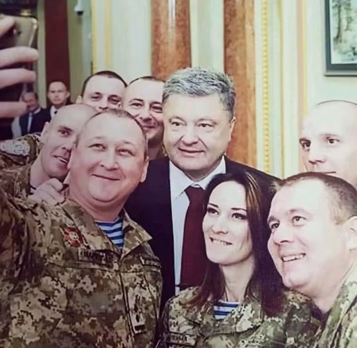 KischukYrii's tweet photo. Маруся Звіробій 

Петро Порошенко це Президент України здорової людини. Вітаю з Днем народження Петро Олексійович! Дякую за терпіння, боротьбу і за відчуття, що хтось з дорослих ще є в цій, спаленій безголовими підлітками, хаті. Здоров'я вам побільше, обіймаємо всією родиною. https://t.co/EpSKGcLaqs