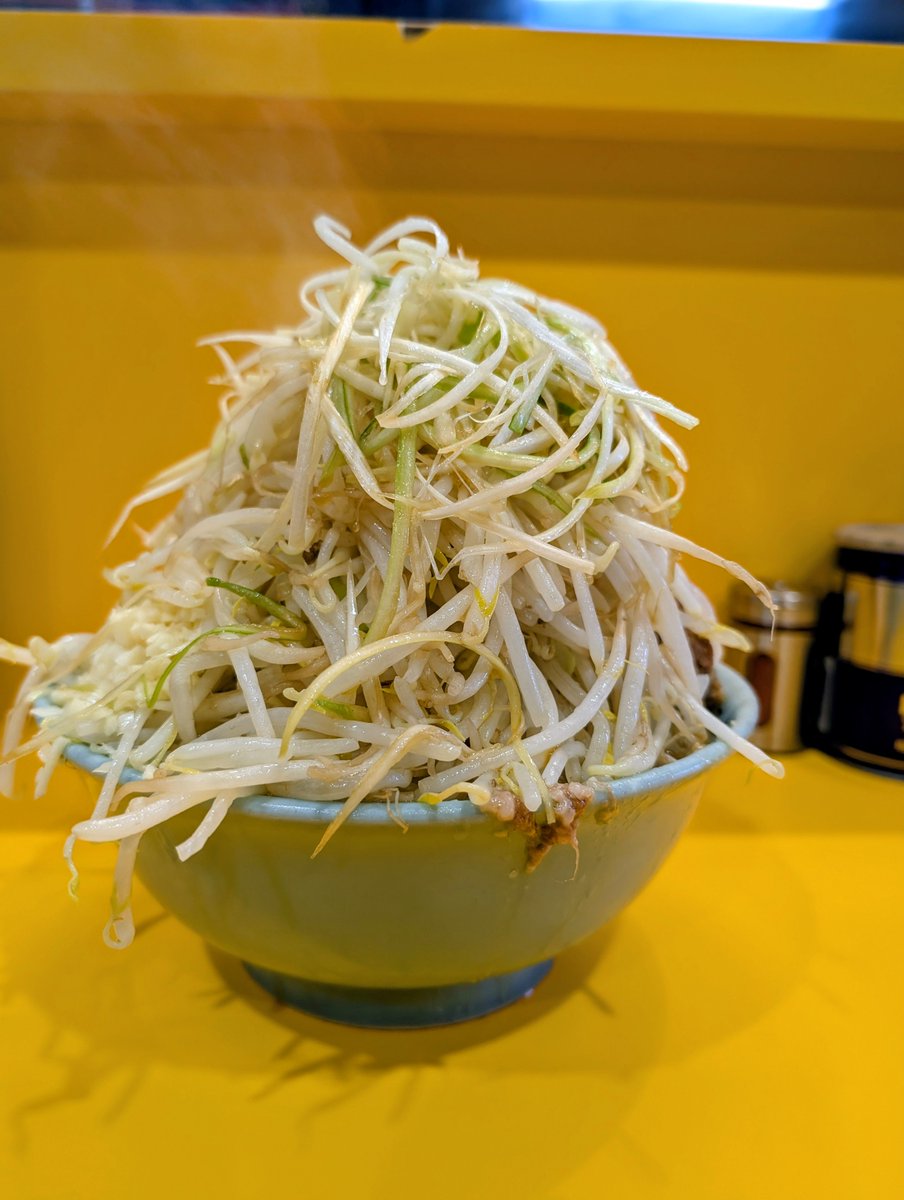 divers0777's tweet photo. 野猿二郎
小ラーメンニンニクうすめ ネギ
昨日はちょっとアレだったのでデフォのラーメンが食べたくなる
アッキーがノーコールで出すのを察したのでニンニクだけ伝える
うまかったーごちそうさまでした https://t.co/V6QolhrJRs