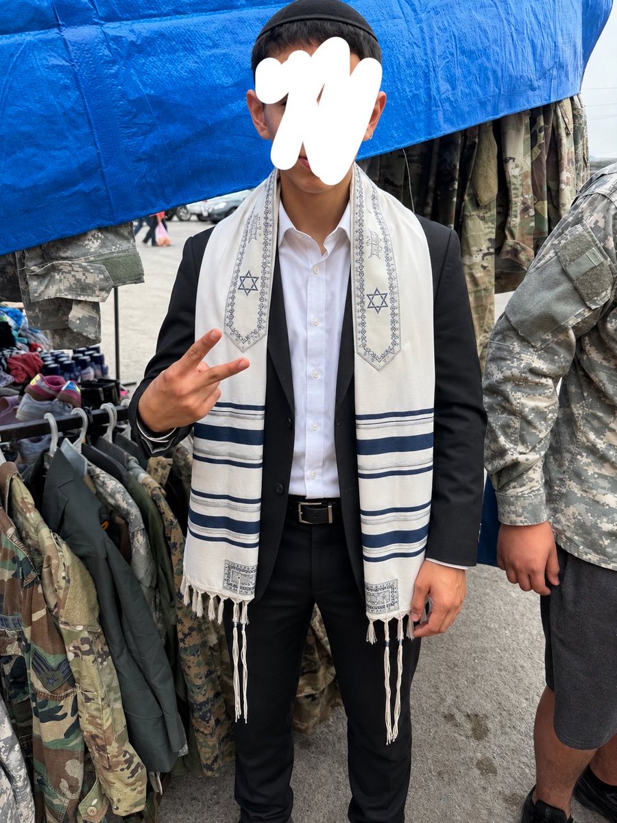 vergonciolopez's tweet photo. A la orden del mossad arriba Netanyahu abajo “palestina” https://t.co/IpavkJLhov