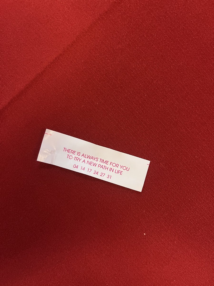 trampstamp06's tweet photo. this chinese restaurant keeps on giving me really ominous fortune cookies :/ https://t.co/rpiBwq4W0s
