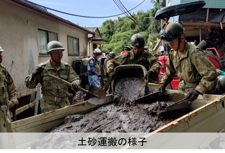 ModJapan_saigai's tweet photo. 自衛隊は本日も神奈川県三浦市南下浦町において、陸自第３１普通科連隊（武山・神奈川）が、消防や警察をはじめとする関係機関と力を合わせ、行方不明となっている方の捜索を継続しています。現場では、二次被害の防止に万全を期しながら、行方不明となっている方を一刻も早く救助するという強い使命感をもって懸命に活動を続けております。