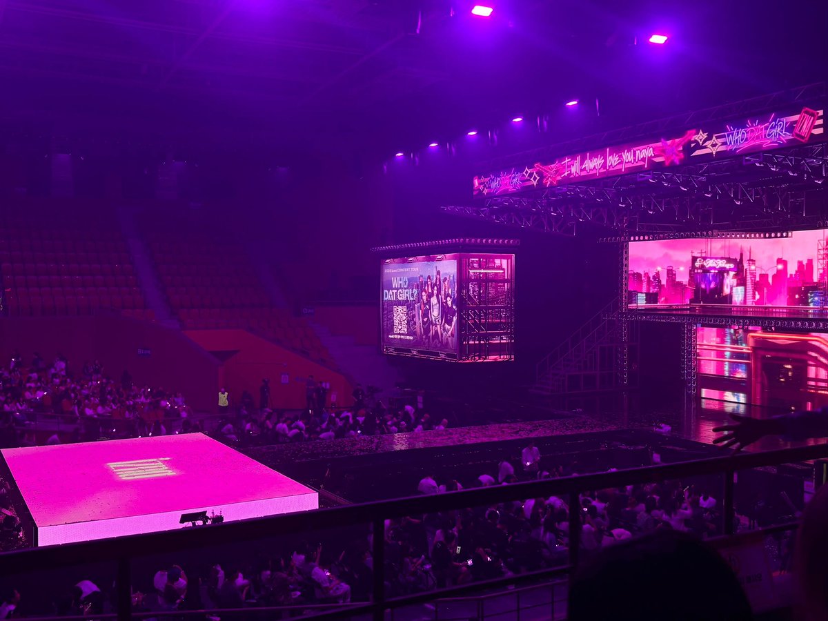 Jakku0811's tweet photo. #幫朋友求票 #原價票 
2026 izna Concert Tour : WHO DAT GIRL? in TAIPEI 

10/9(五)*1張含福利 任何一區都可以！
交易方式：桃園、臺北可面交

我朋友真的非常喜歡izna🥹下面是他上個星期去韓場的照片，而且他明年初就要入伍了希望能再見她們一次面 https://t.co/BqAT28iSUH